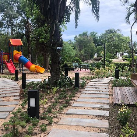 Sunshine Beach Condotel By Lux Praia de Jomtien Exterior foto