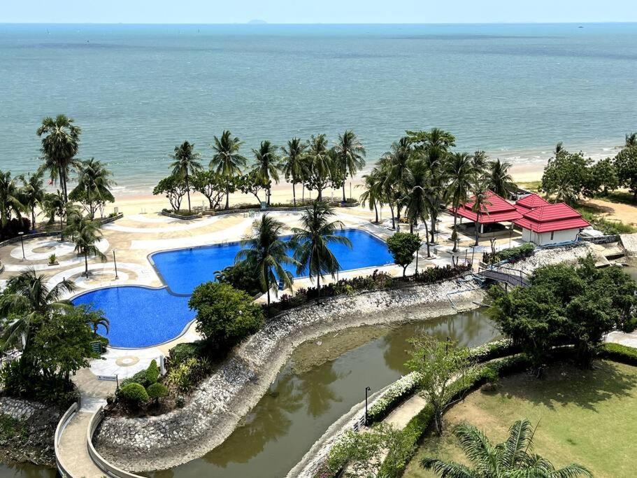 Sunshine Beach Condotel By Lux Praia de Jomtien Exterior foto